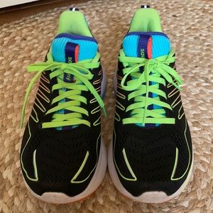 Saucony Men’s Endorphin size 7.5/Women’s 9.